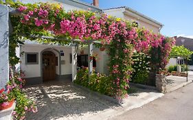 Apartment & Rooms Ivica