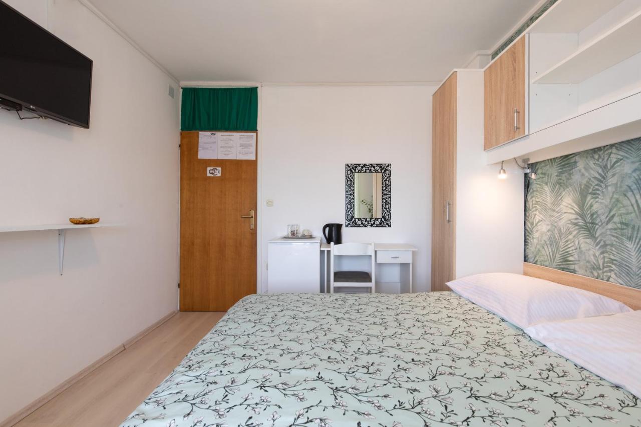 Apartment & Rooms Ivica Krk Town Esterno foto